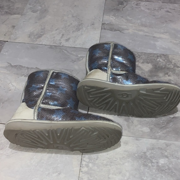 Star blue sequin size 4y Ugg class short cosmo 6 in women winter fluffy boots - Picture 5 of 8